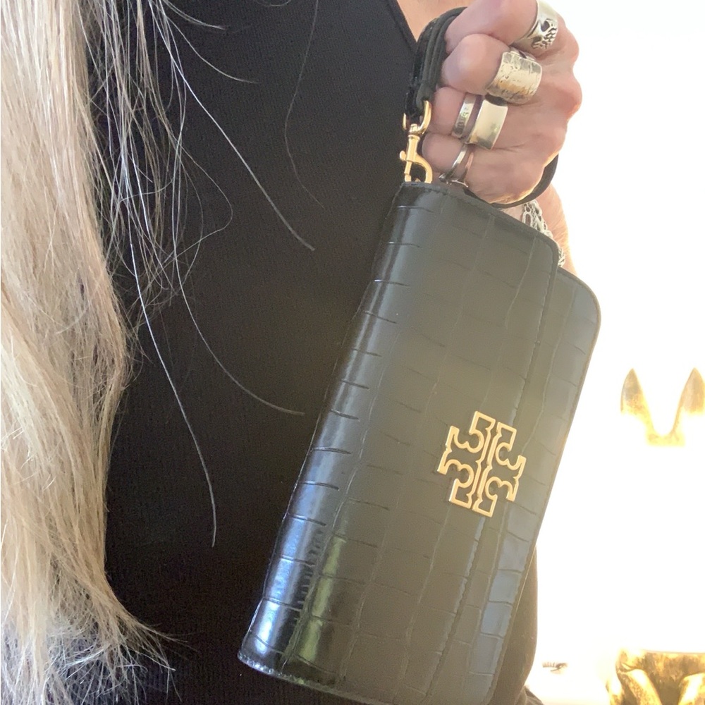 NWT TORY BURCH BRITTEN CROC EMBOSSED CROSSBODY/WALLET ON A CHAIN - Picture 5 of 13